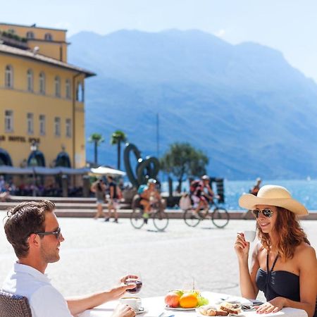 Hotel Portici - Romantik&Wellness Riva del Garda Esterno foto
