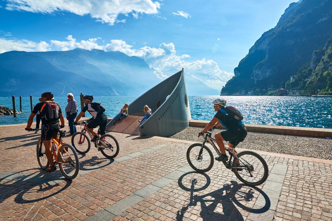 Hotel Portici - Romantik&Wellness Riva del Garda Esterno foto