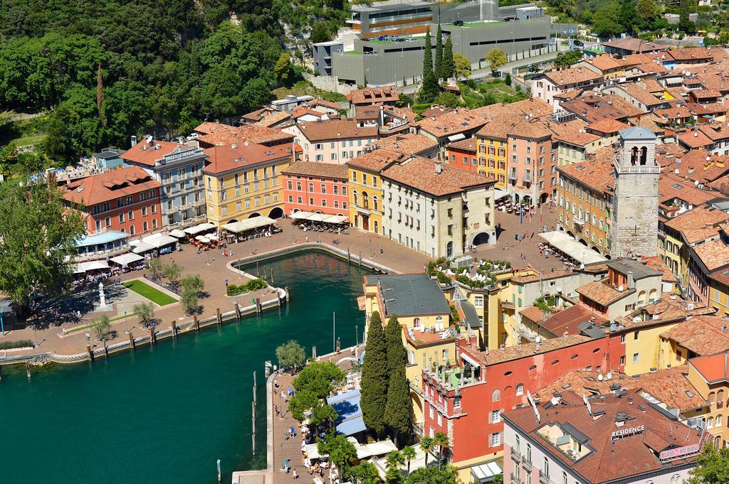 Hotel Portici - Romantik&Wellness Riva del Garda Esterno foto