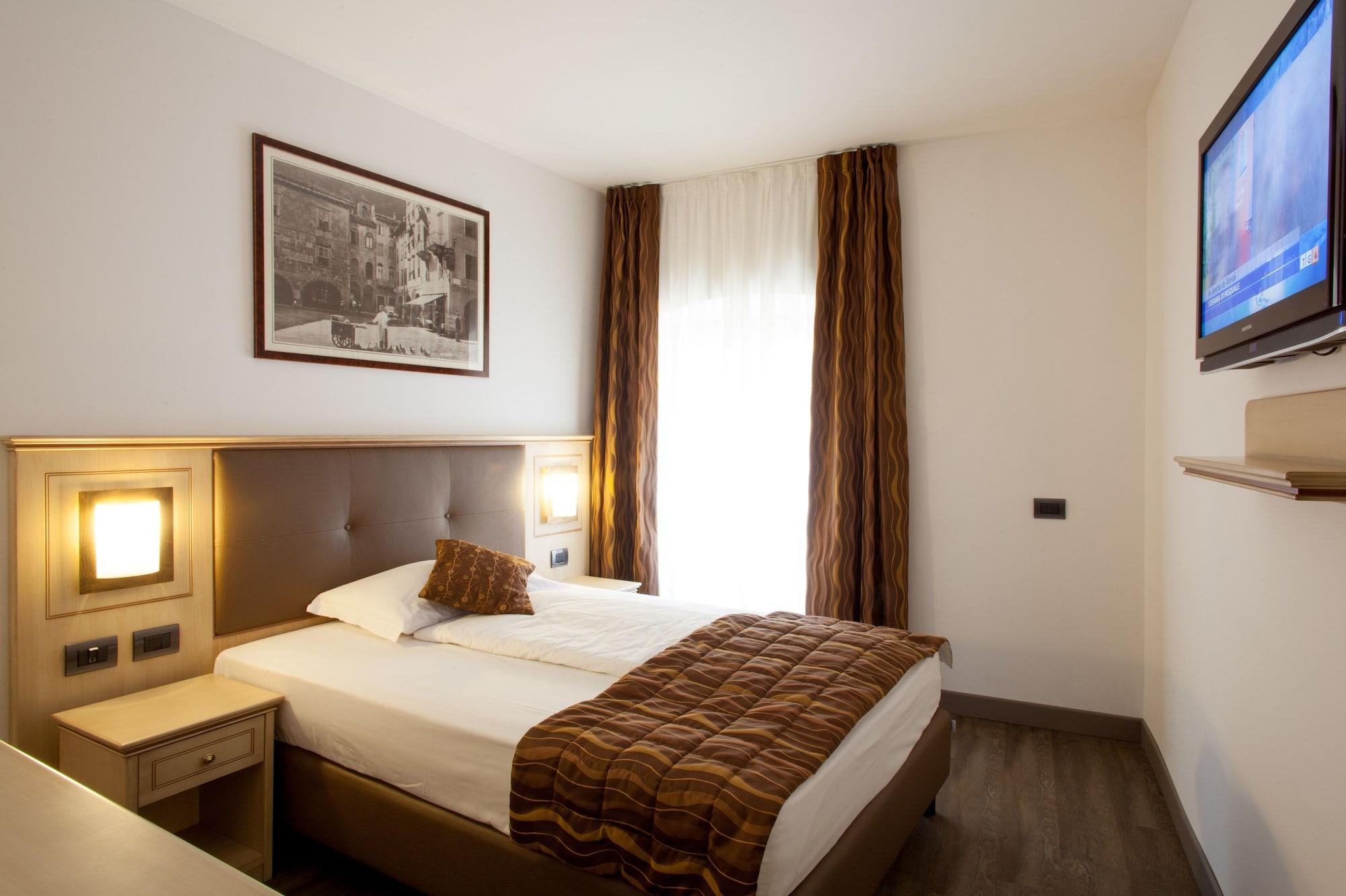 Hotel Portici - Romantik&Wellness Riva del Garda Esterno foto