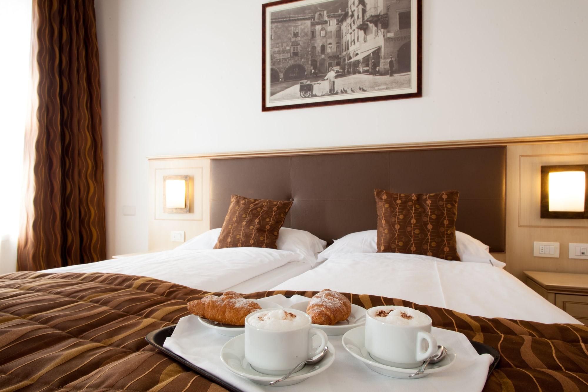 Hotel Portici - Romantik&Wellness Riva del Garda Esterno foto