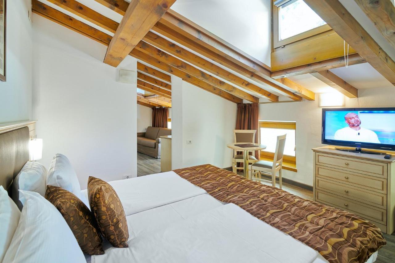 Hotel Portici - Romantik&Wellness Riva del Garda Esterno foto