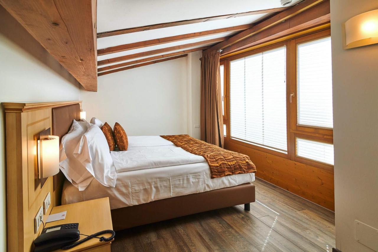 Hotel Portici - Romantik&Wellness Riva del Garda Esterno foto
