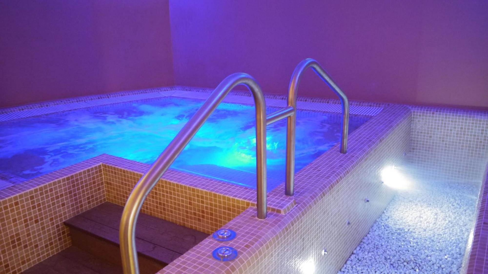 Hotel Portici - Romantik&Wellness Riva del Garda Esterno foto