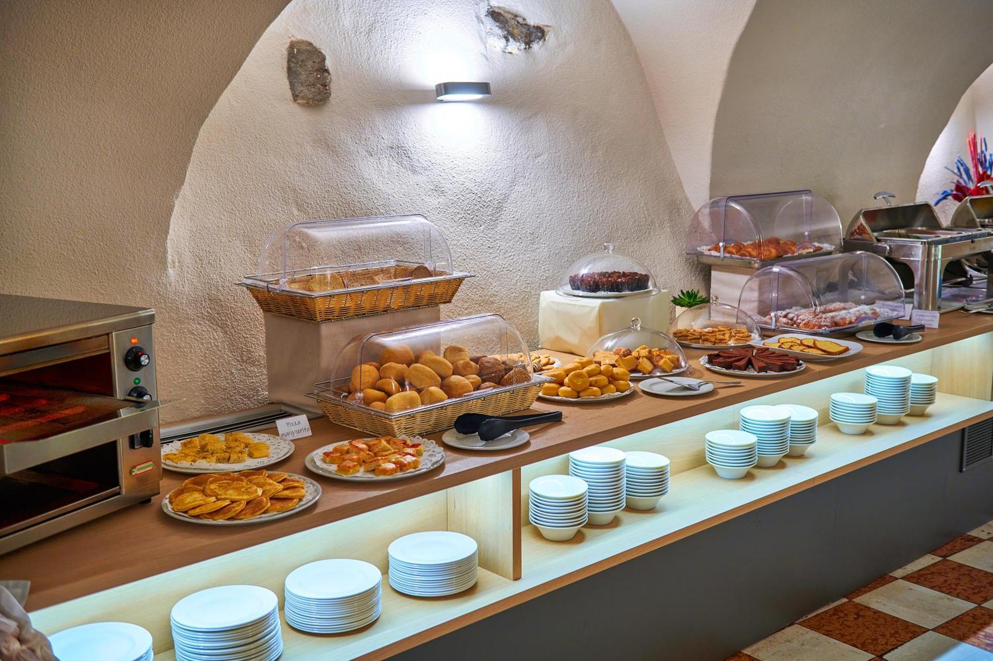 Hotel Portici - Romantik&Wellness Riva del Garda Esterno foto