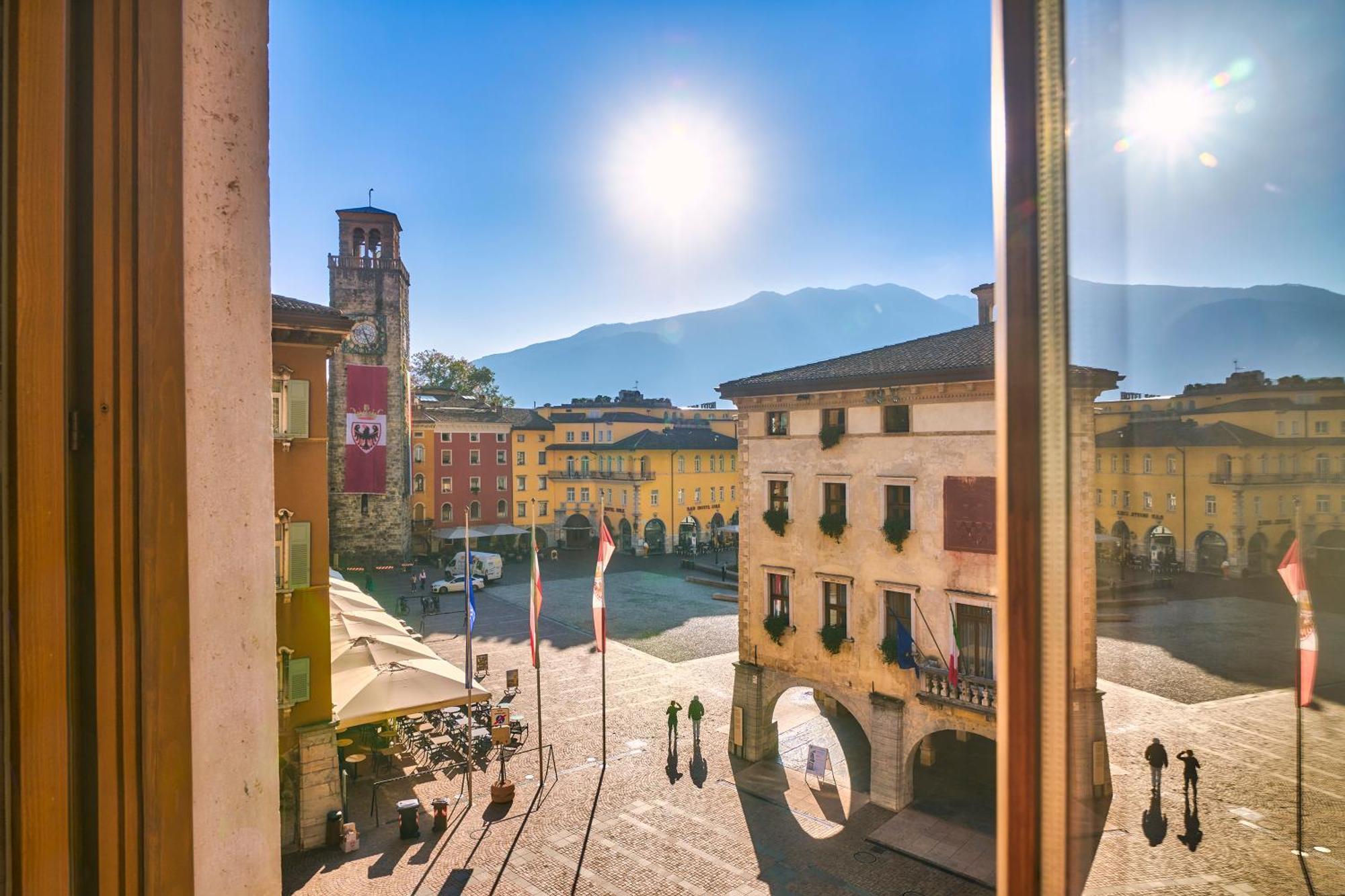 Hotel Portici - Romantik&Wellness Riva del Garda Esterno foto