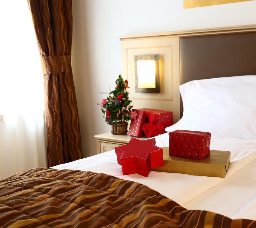 Hotel Portici - Romantik&Wellness Riva del Garda Esterno foto