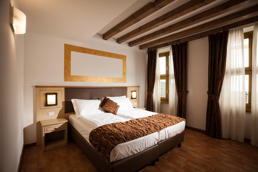 Hotel Portici - Romantik&Wellness Riva del Garda Esterno foto