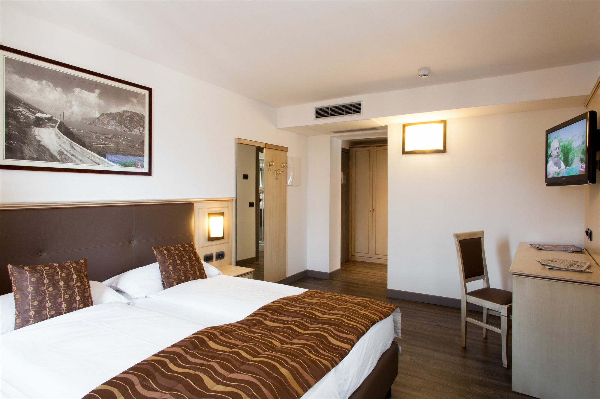 Hotel Portici - Romantik&Wellness Riva del Garda Esterno foto