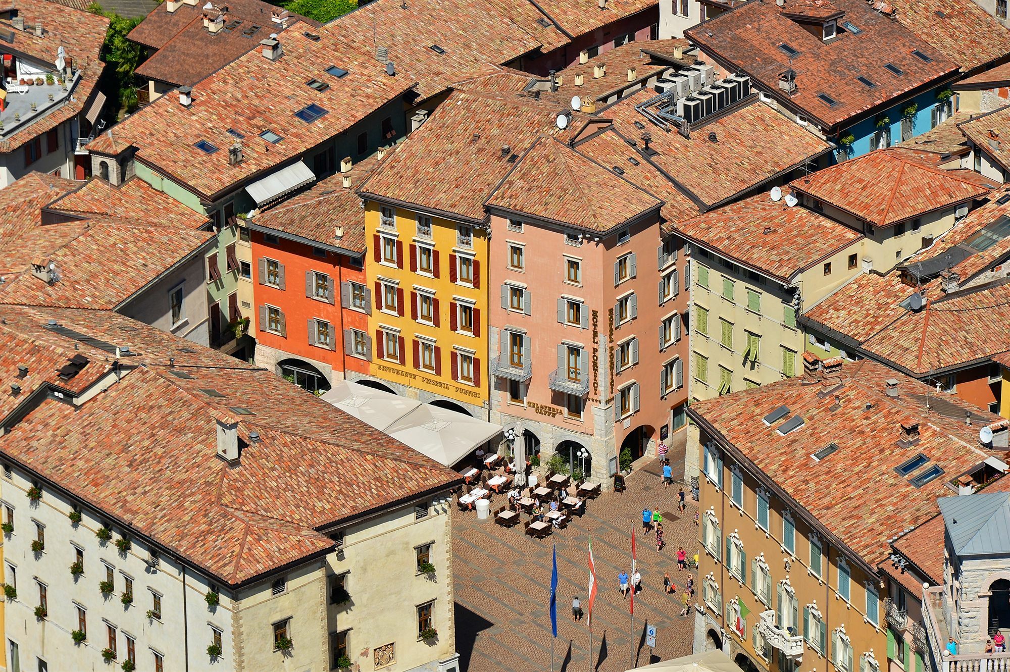 Hotel Portici - Romantik&Wellness Riva del Garda Esterno foto