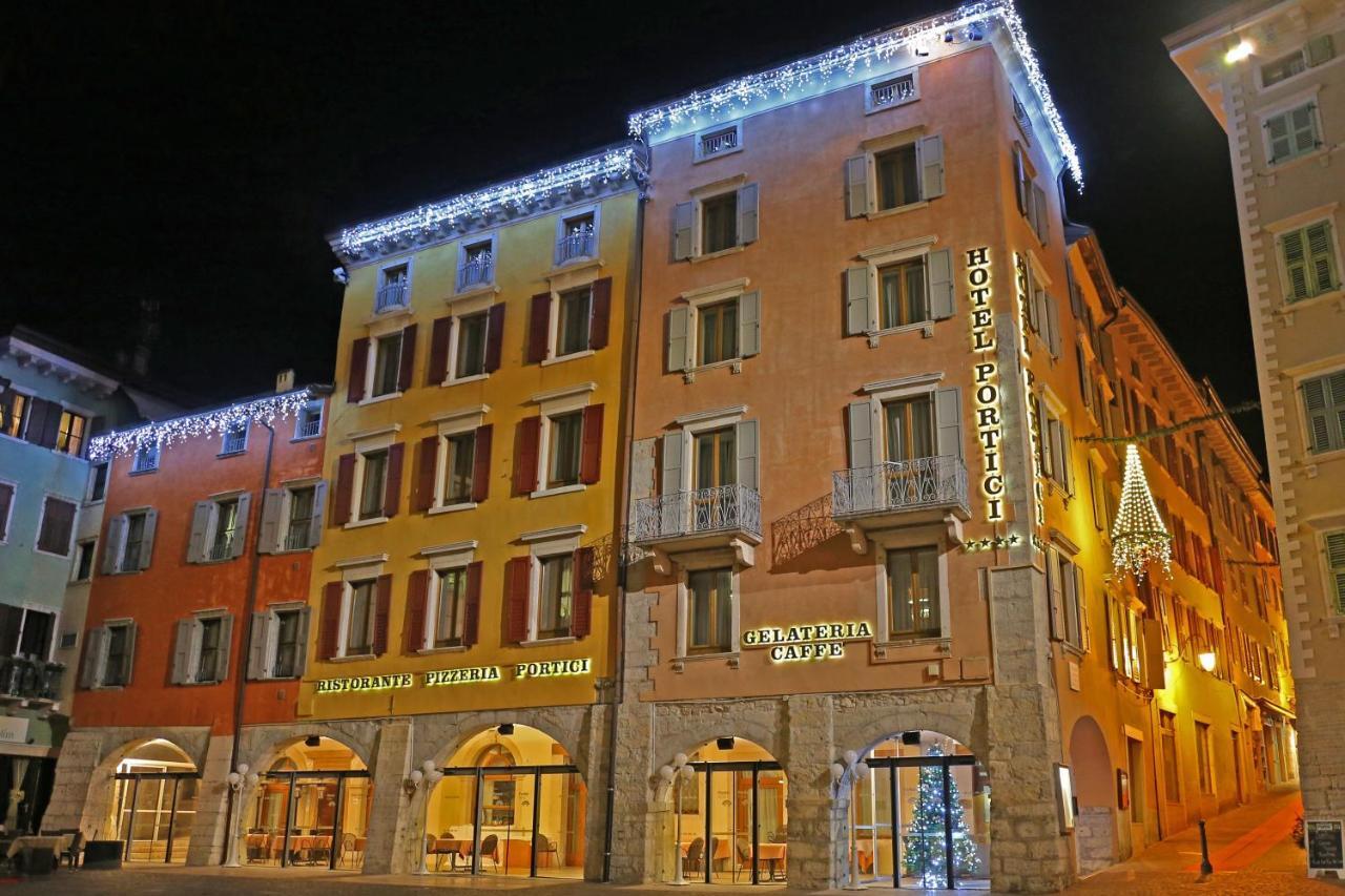 Hotel Portici - Romantik&Wellness Riva del Garda Esterno foto